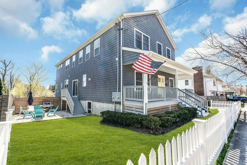 215 North Street, Greenport