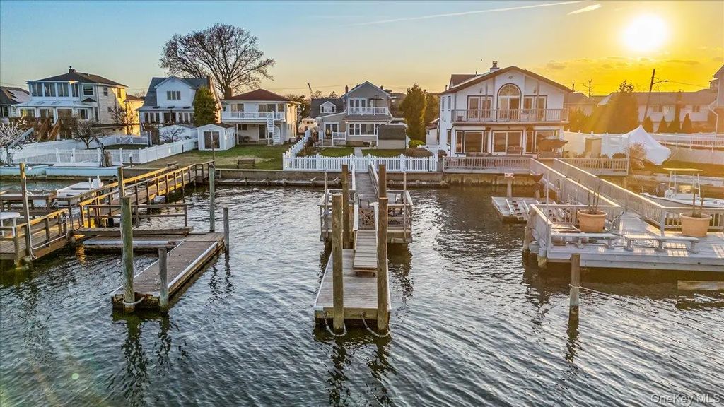 3451 Bay Front, Baldwin