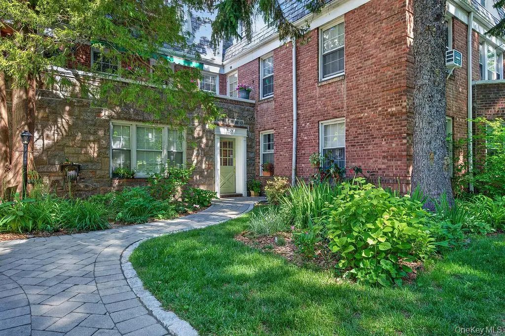 74 Pinewood Road # 1f, Hartsdale