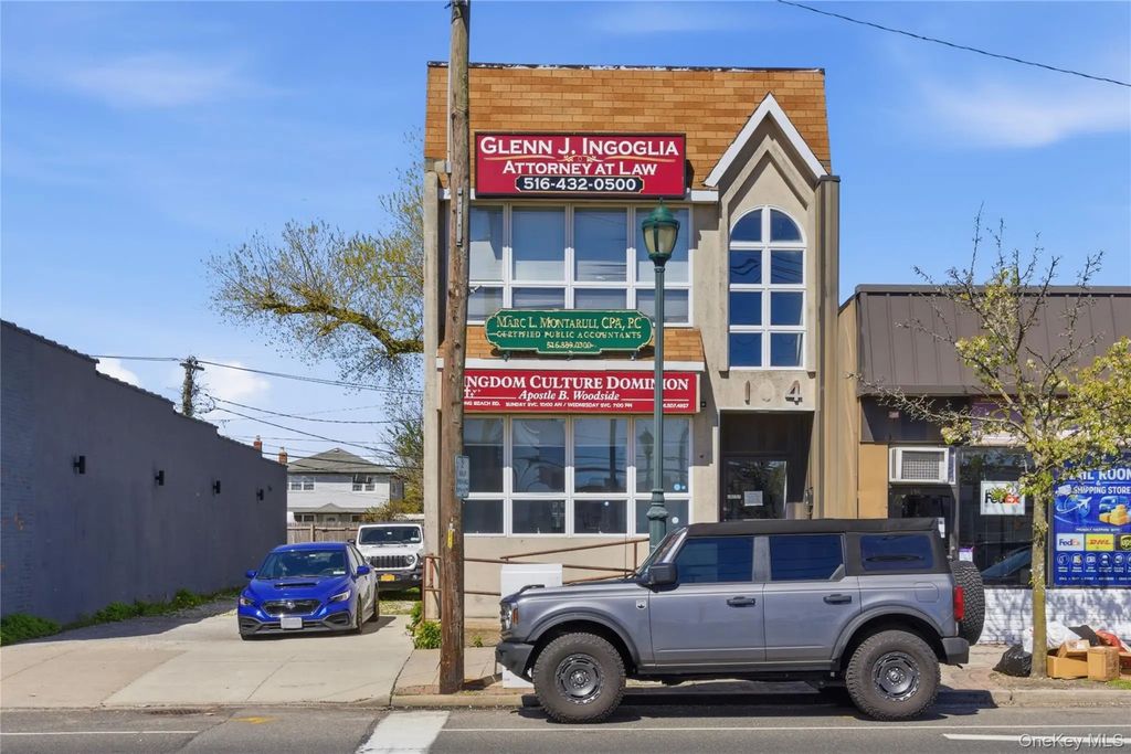 104 Long Beach Road, Island Park