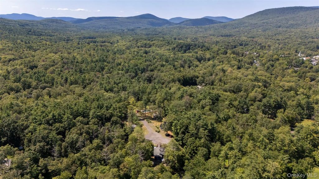 20 Country Club Lane, Woodstock