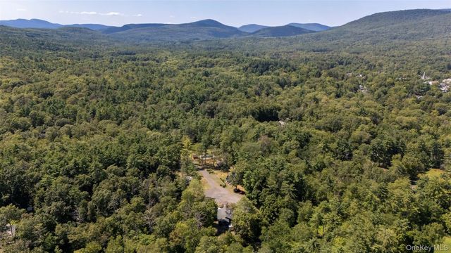 20 Country Club Lane, Woodstock