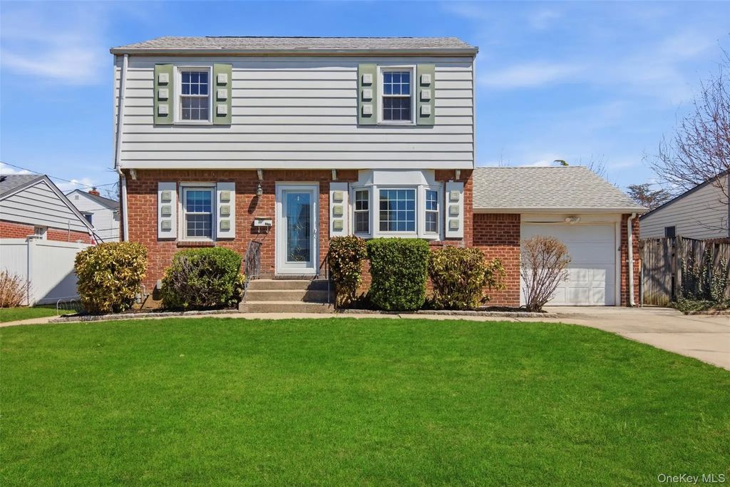 2295 3rd Street, East Meadow