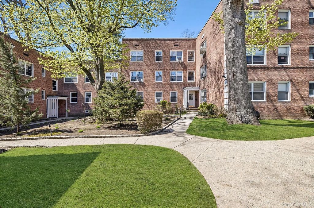 1 Edwards Street # 3c, Roslyn Heights