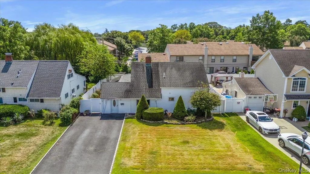 236 Duckpond Drive S, Wantagh