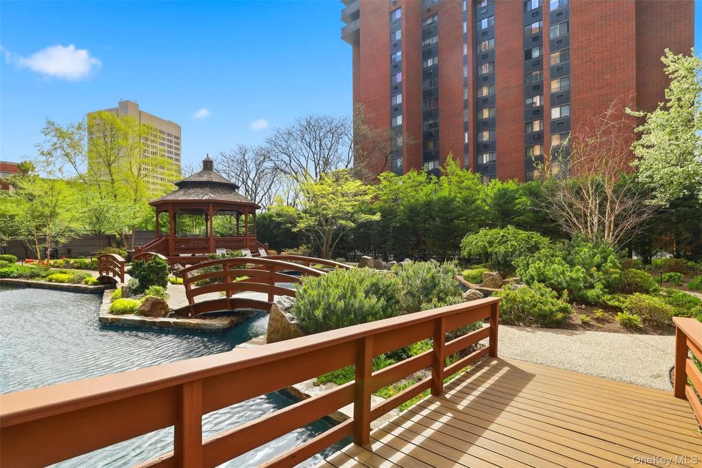 4 Martine Avenue # 107, White Plains