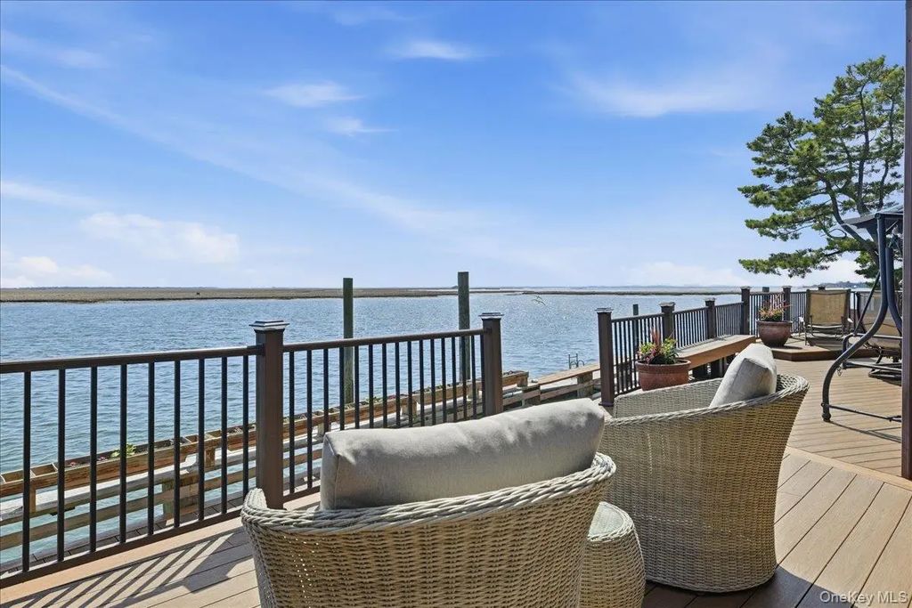 648 Nassau Avenue, Freeport