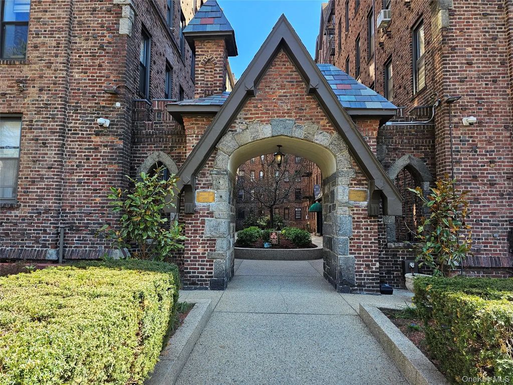 83-15 116th Street # 3e, Richmond Hill