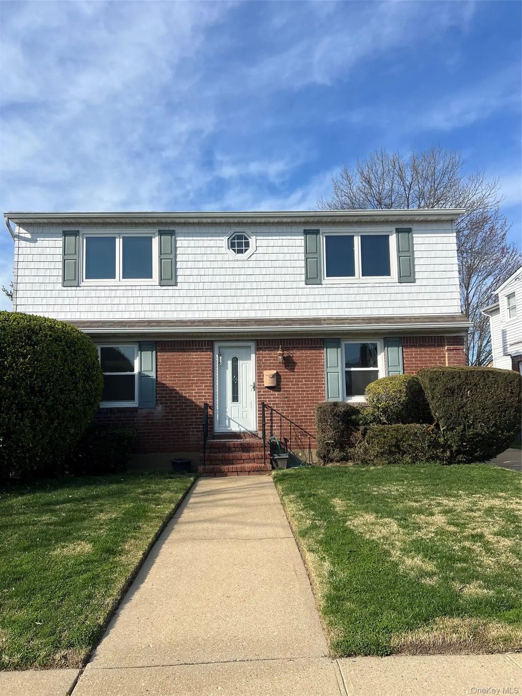 1016 Oaks Drive, Franklin Square