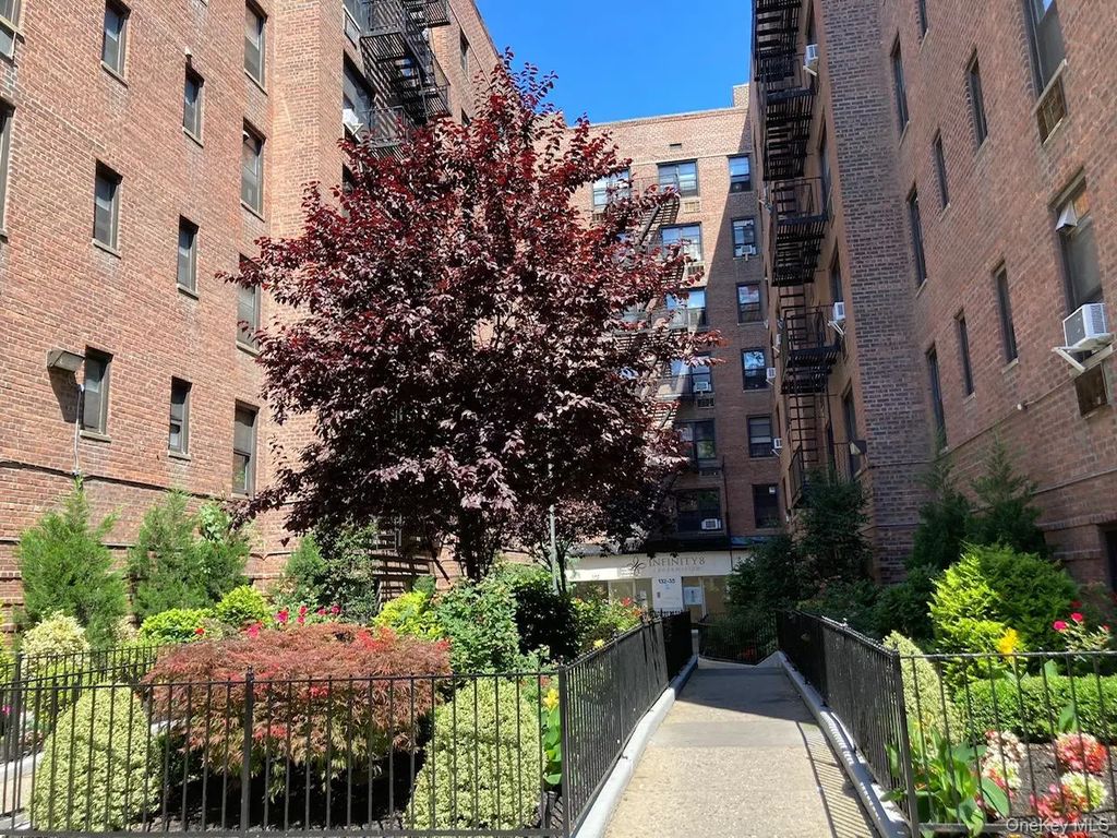 132-35 Sanford Avenue # 613, Flushing