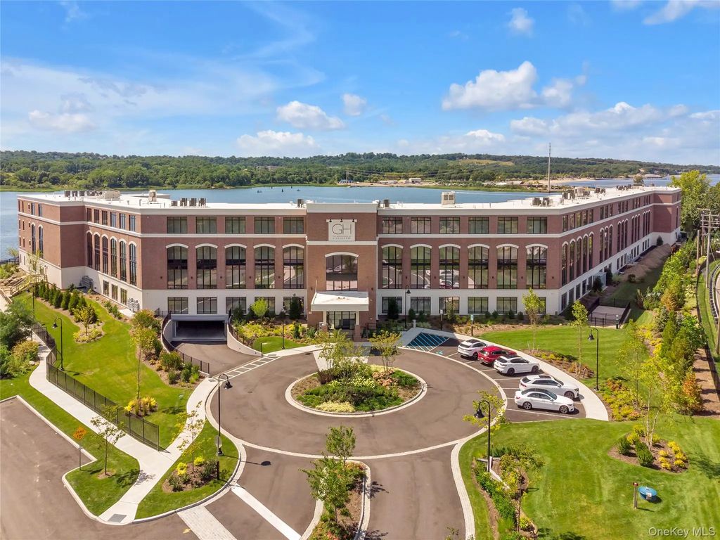 10 Shore Road # 208, Glenwood Landing