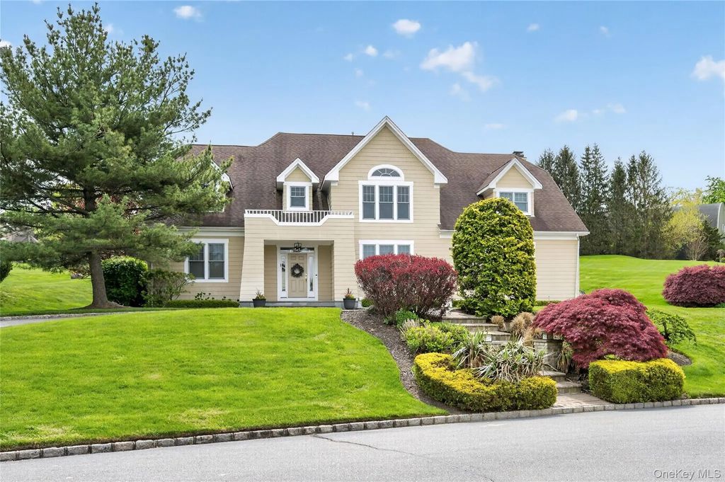 62 Pembroke Drive, Glen Cove