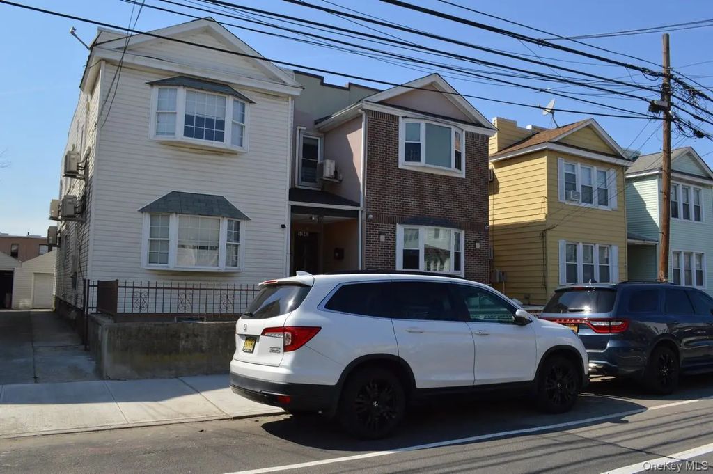 5044 47th Street, Woodside