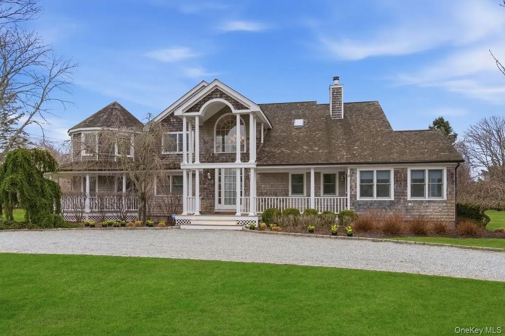 2 Quogo Neck Lane, Quogue