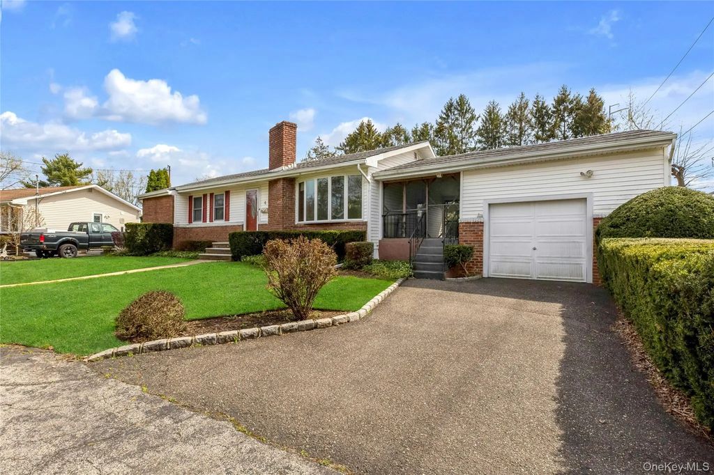 4 Carino Drive, Hicksville