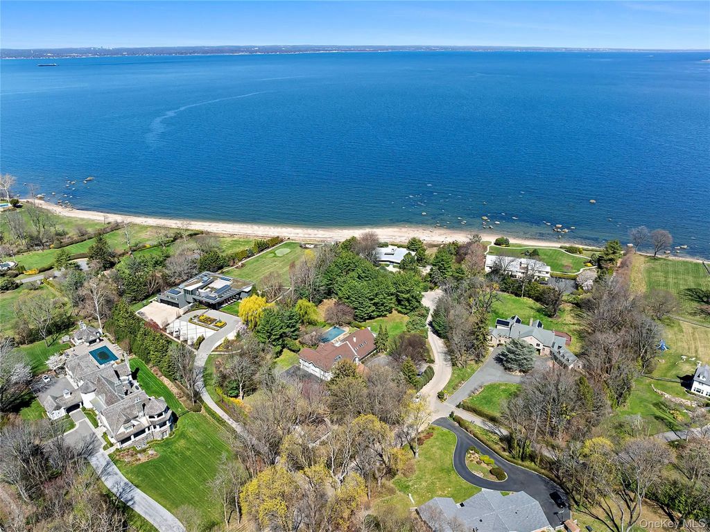 92 Old House Lane, Sands Point