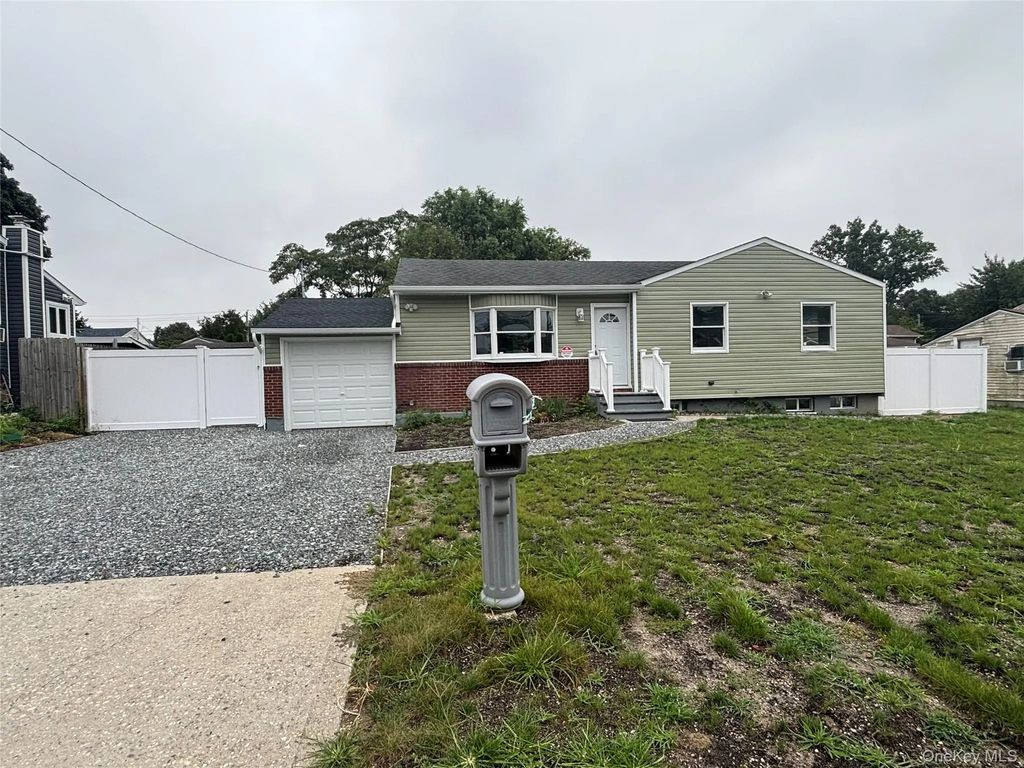21 Pinetop Drive, Central Islip