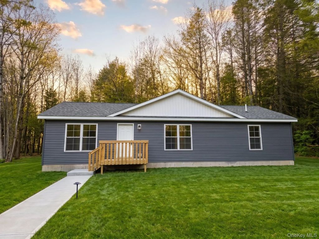 43 Pinehurst Drive E, Liberty