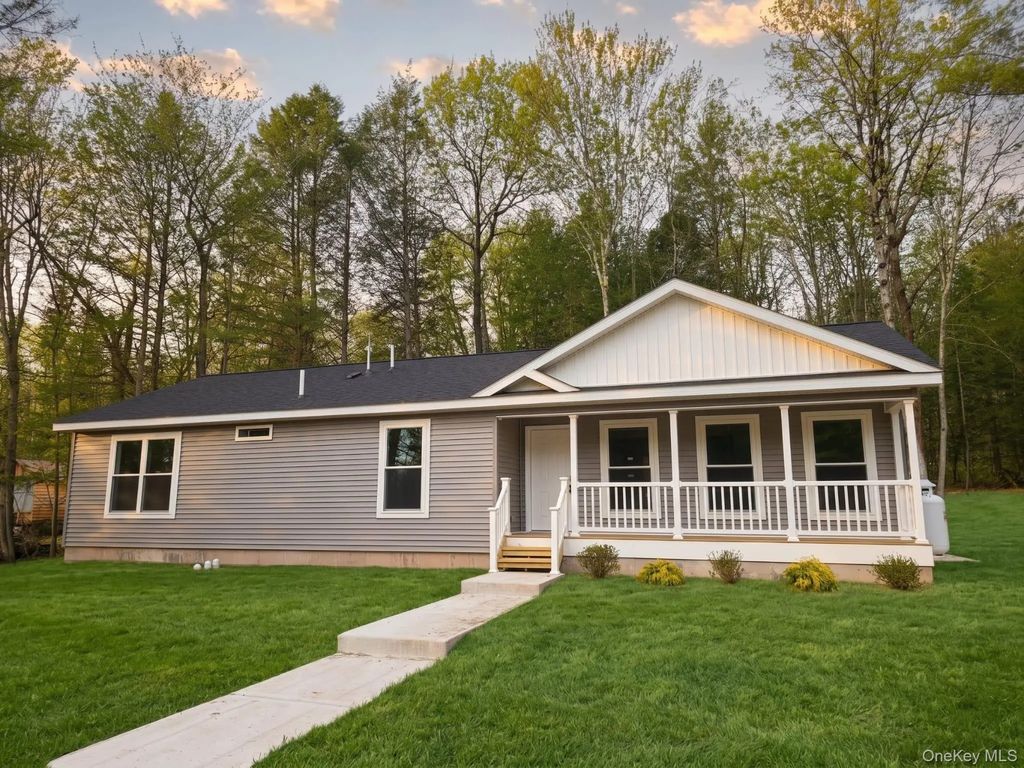 45 Pinehurst Drive W, Liberty