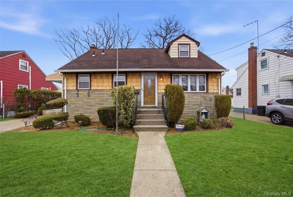 112 Judith Lane, Valley Stream