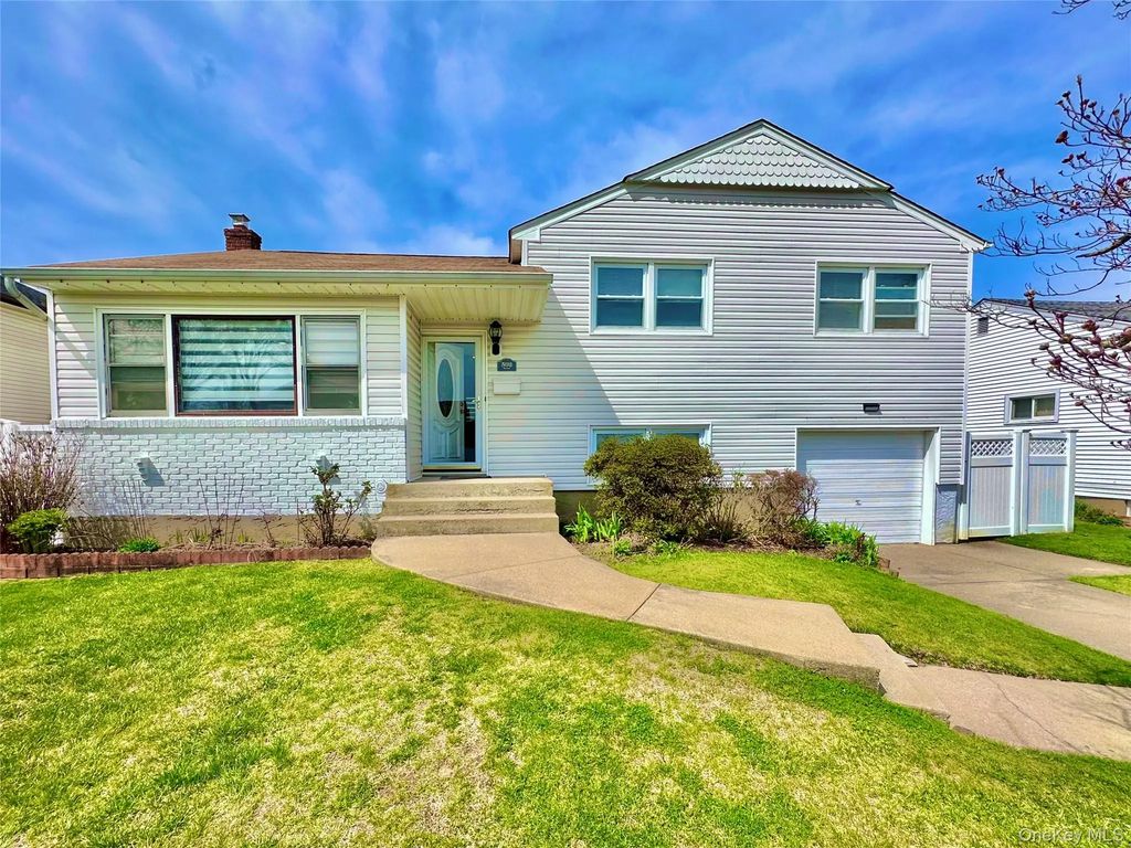 592 Benton Road, East Meadow