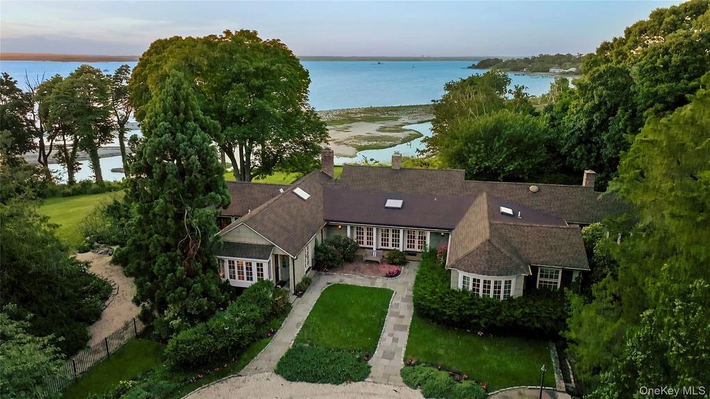 120 W Creek Farms Road, Sands Point