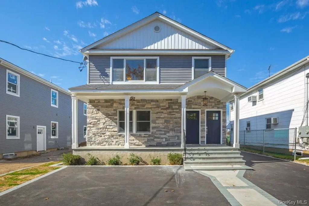 207 Nassau Boulevard B, Garden City South