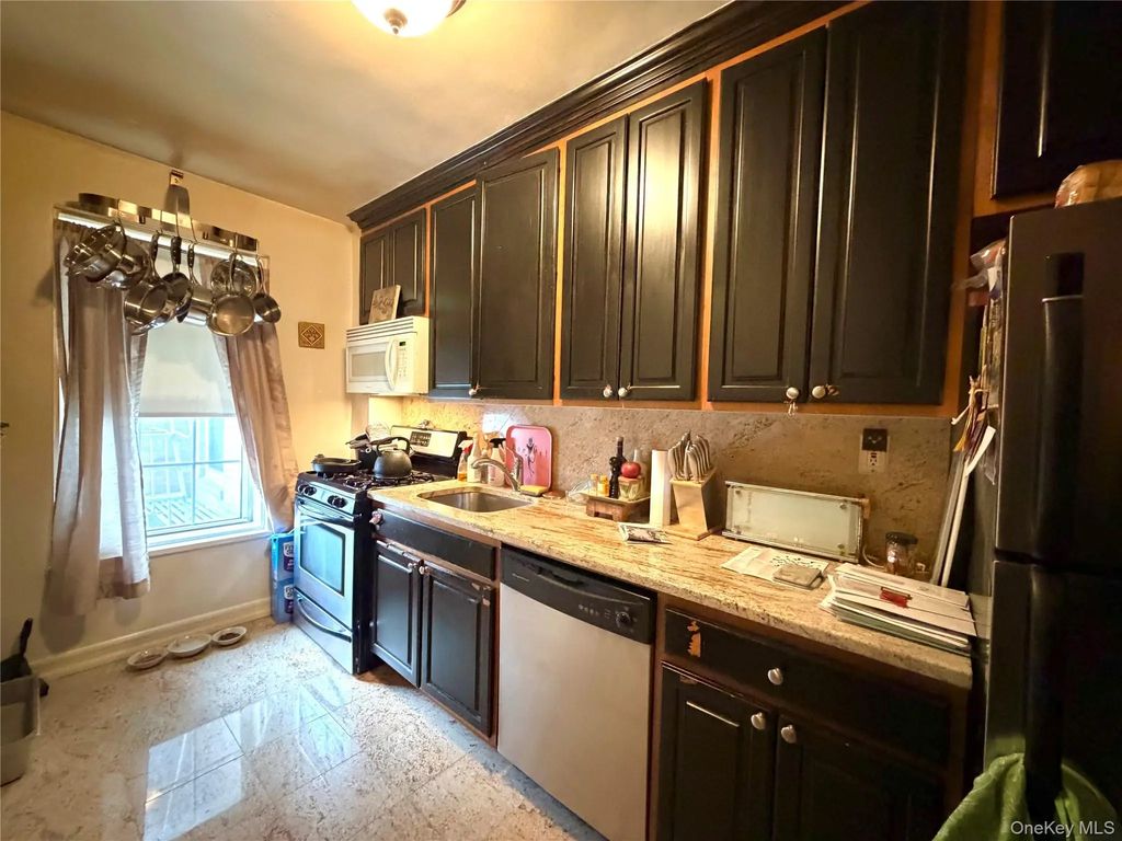 54-17 31 Avenue # 3k, Woodside