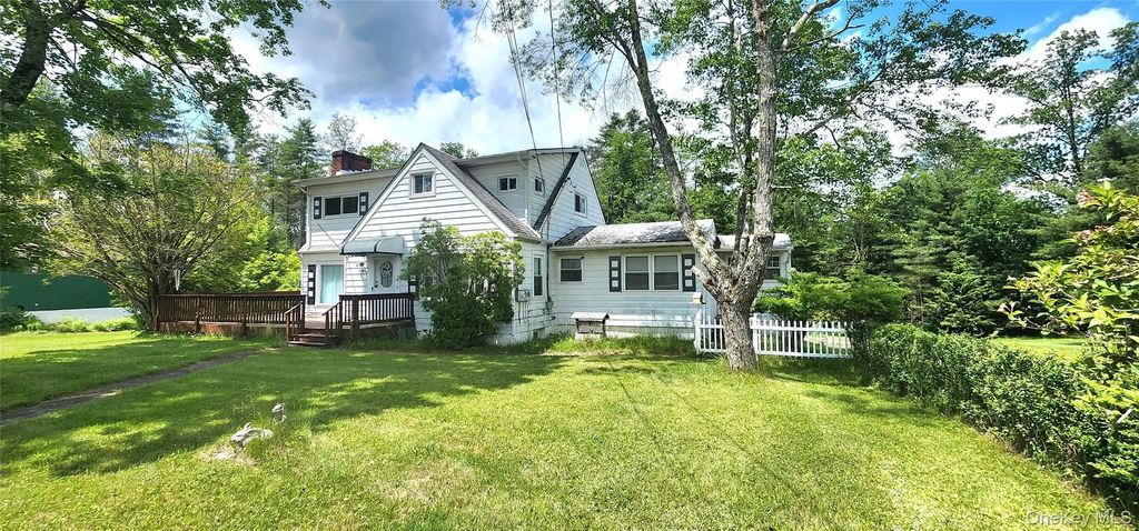 530 Sackett Lake Road, Monticello