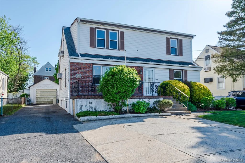126 Scranton Avenue, Lynbrook
