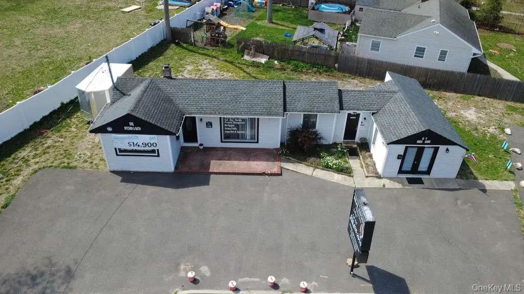218 Ronkonkoma Avenue, Ronkonkoma