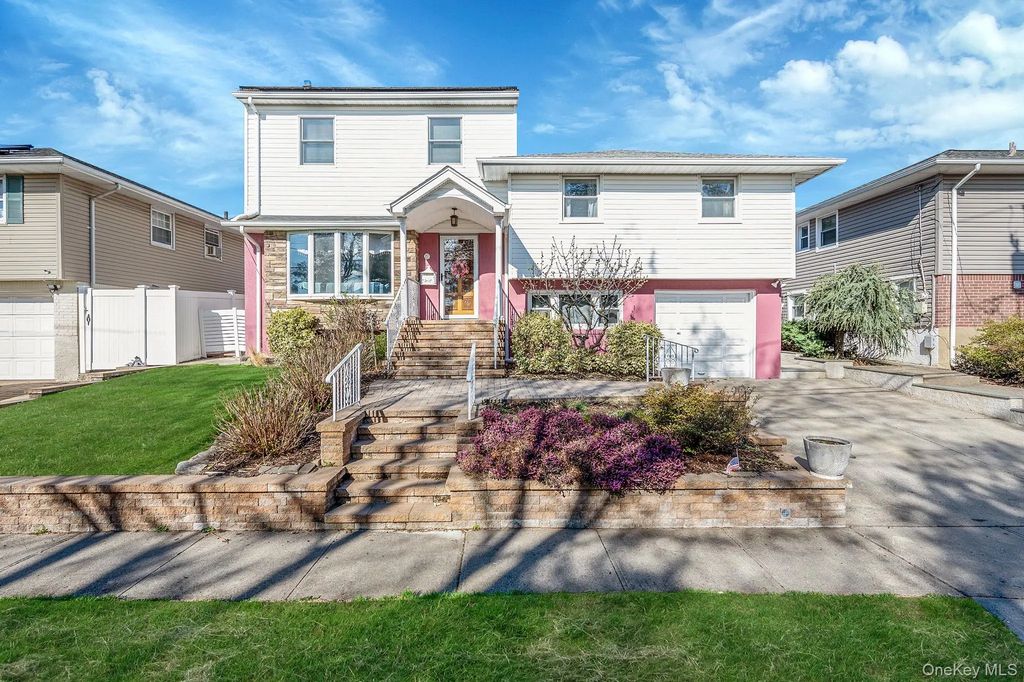 257 Garden City Road, Franklin Square