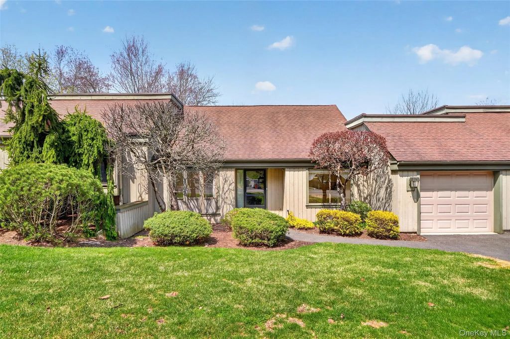 958 Heritage Hills # B, Somers