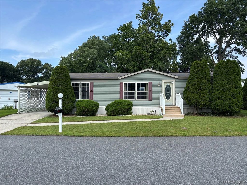 1661 Old Country Road # 417, Riverhead