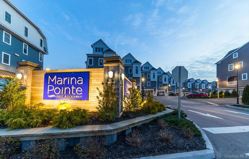 631 Marina Pointe Drive # 631, East Rockaway
