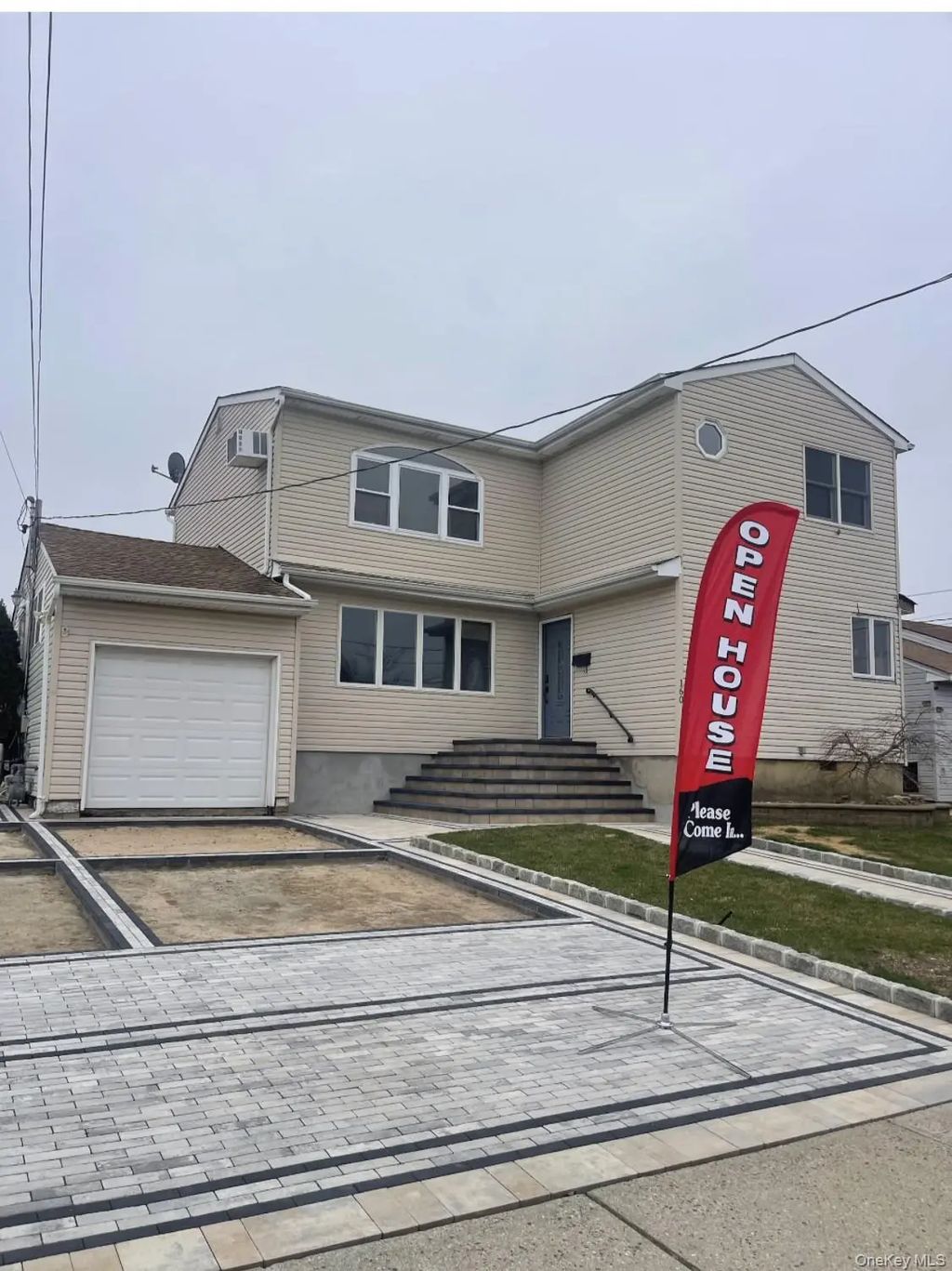 160 Saint Marks Avenue, Freeport
