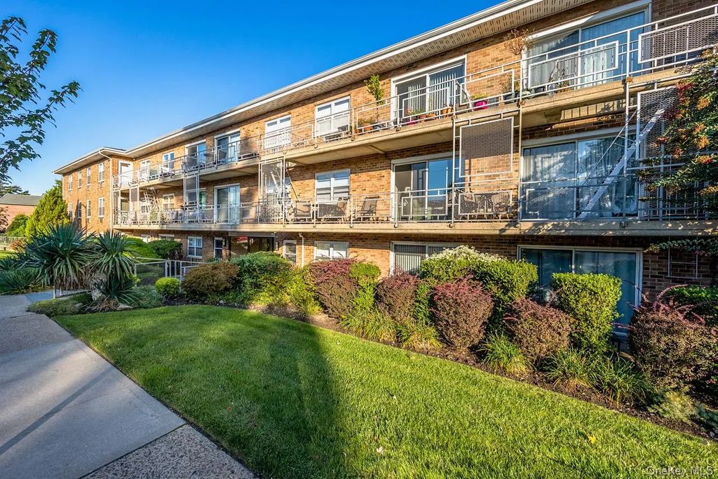 90 S Park Avenue # B3, Rockville Centre