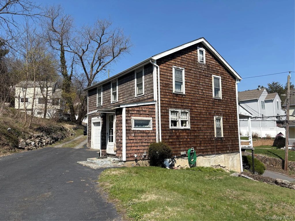 77 Cleveland Street, Valhalla