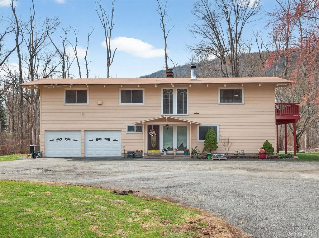 810 Haverstraw Road, Suffern