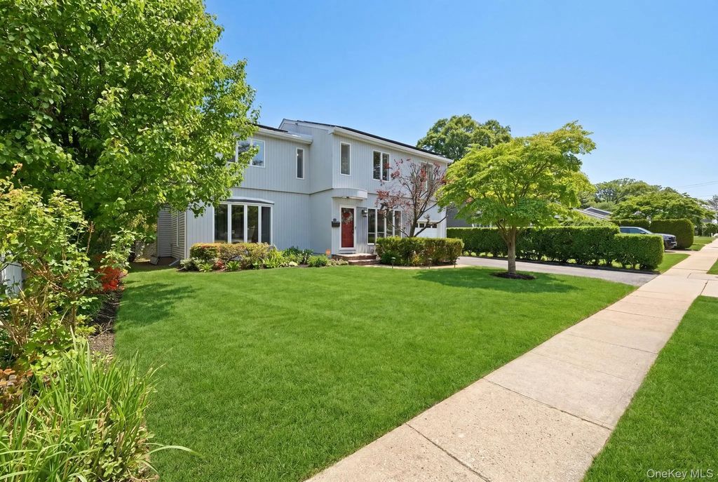140 North Street, Locust Valley