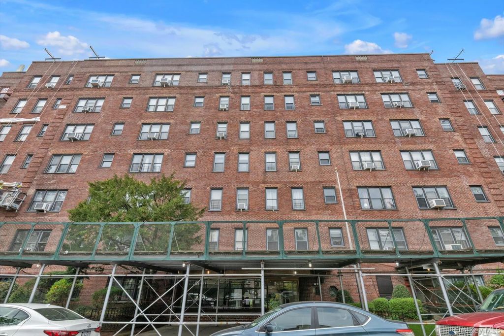 143-50 Hoover Avenue # 304, Briarwood