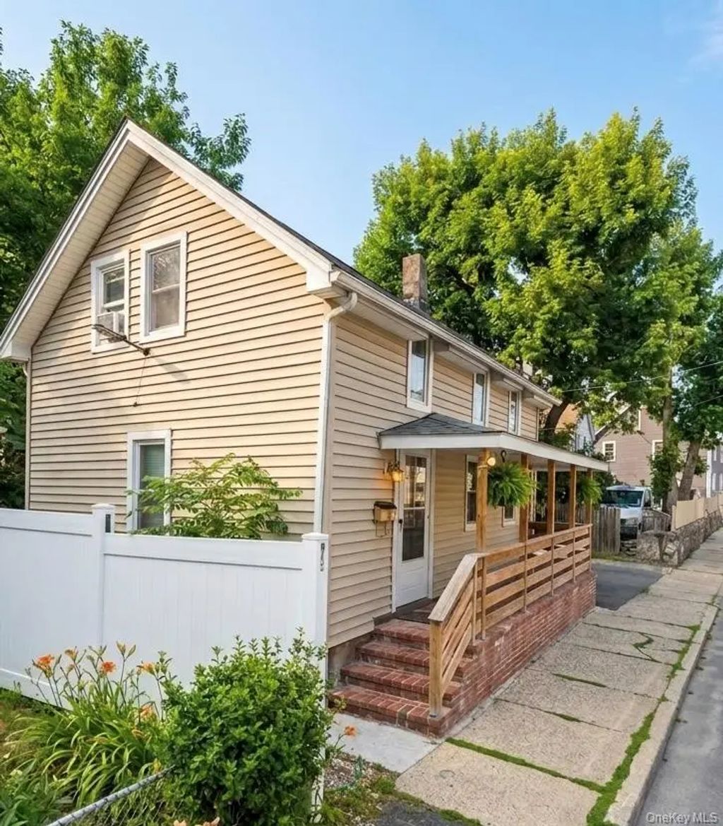 21 Center Street, Highland Falls