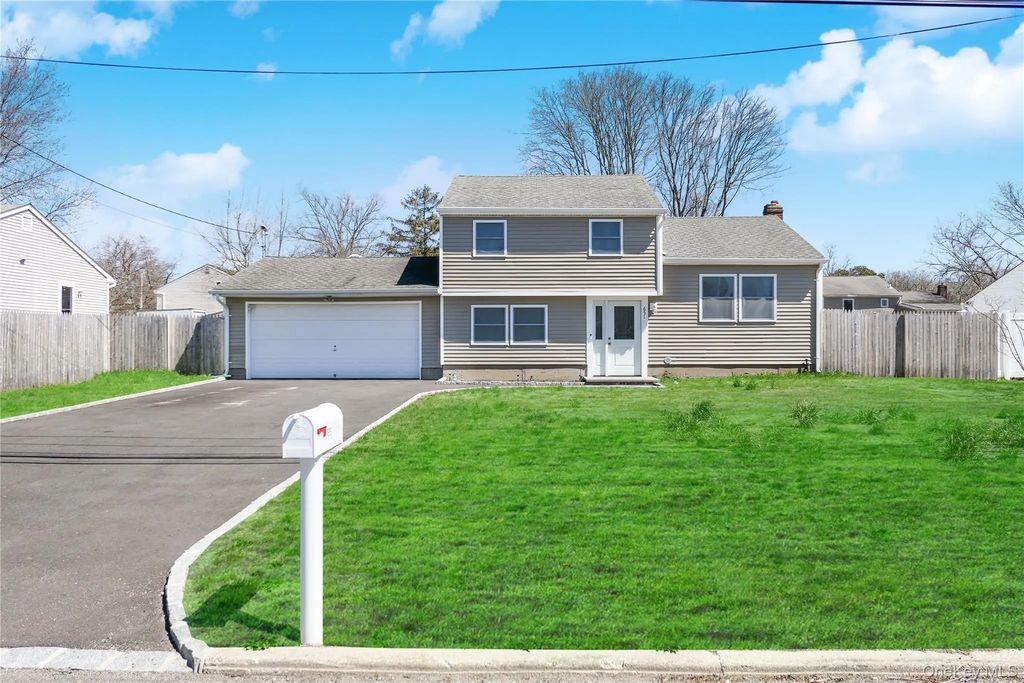 651 Americus Avenue, East Patchogue