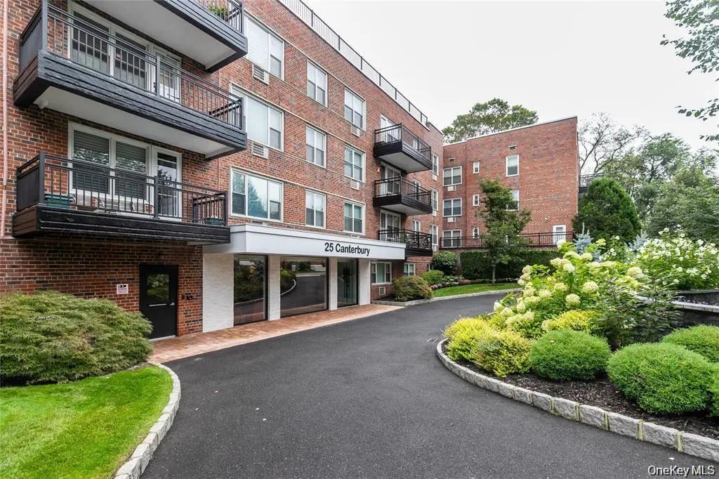25 Canterbury Road # 2f, Great Neck