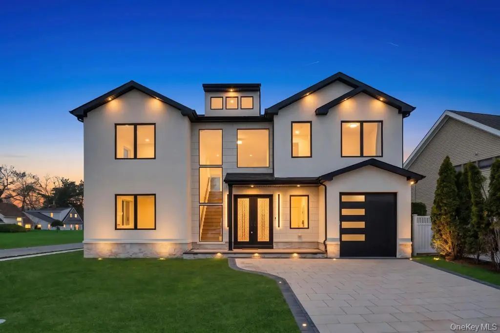 19 Arrow Lane, Hicksville