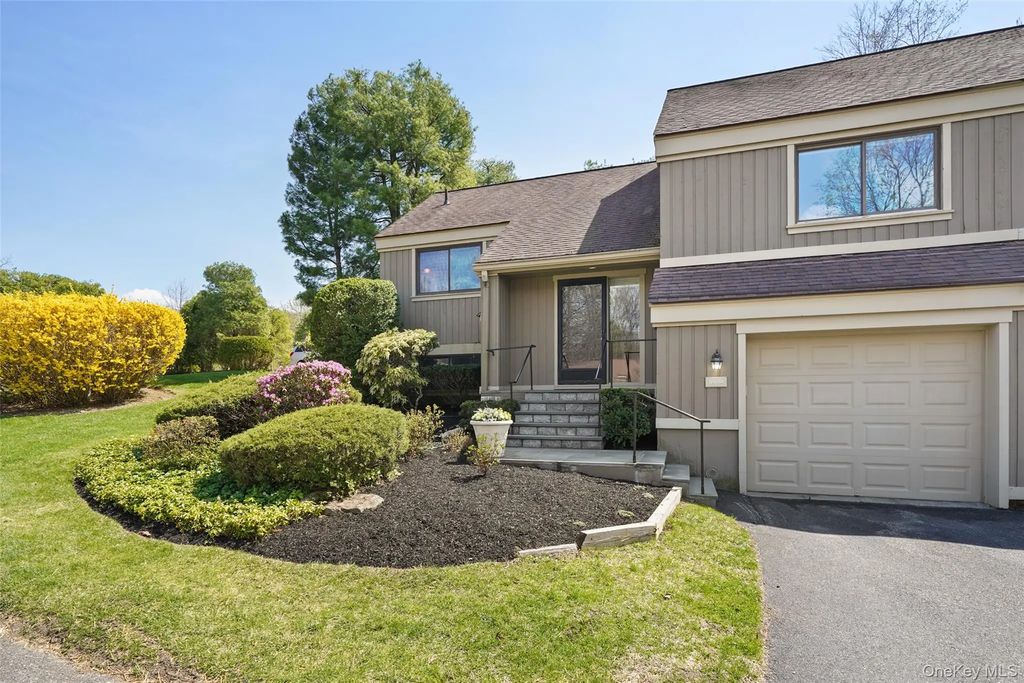 599 Heritage Hills Drive # A, Somers
