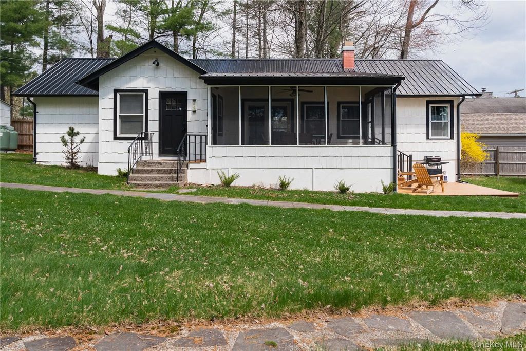 1037 Lake Shore Drive, White Lake