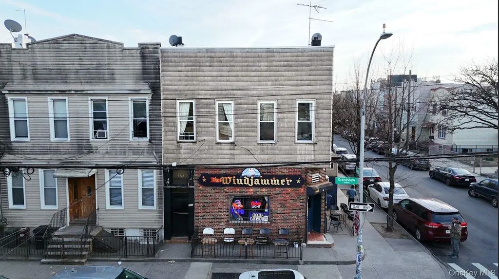 552 Grandview Avenue, Ridgewood