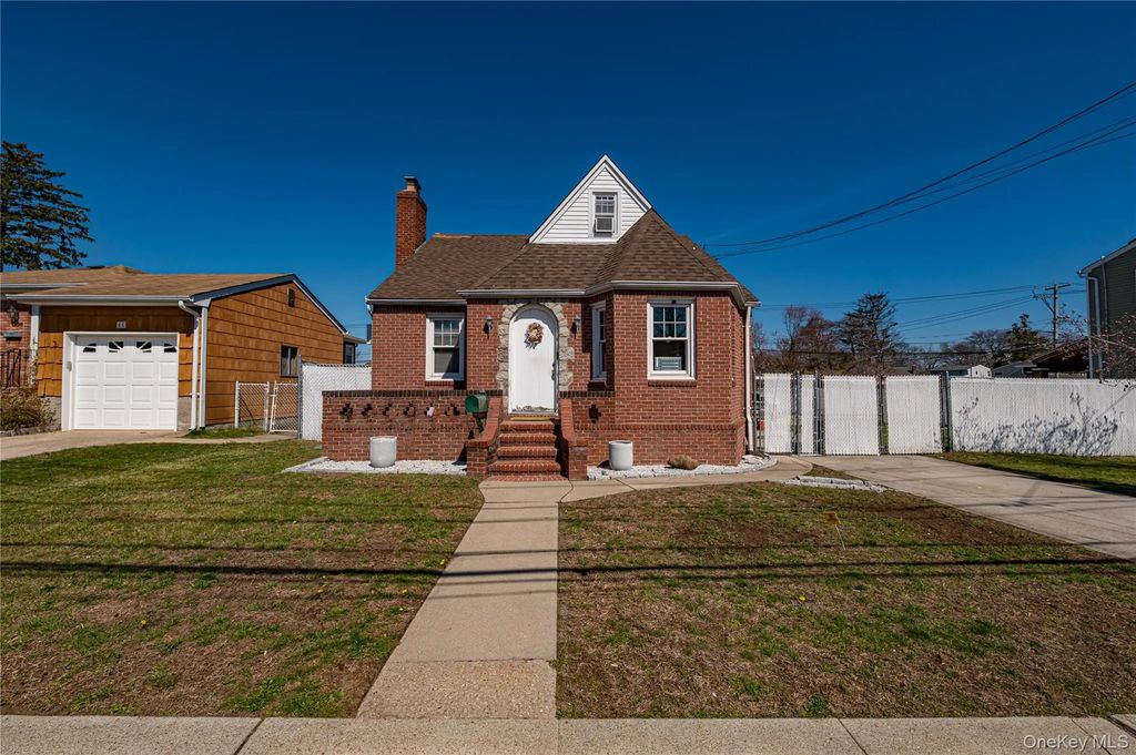 70 Bristol Street, Lindenhurst
