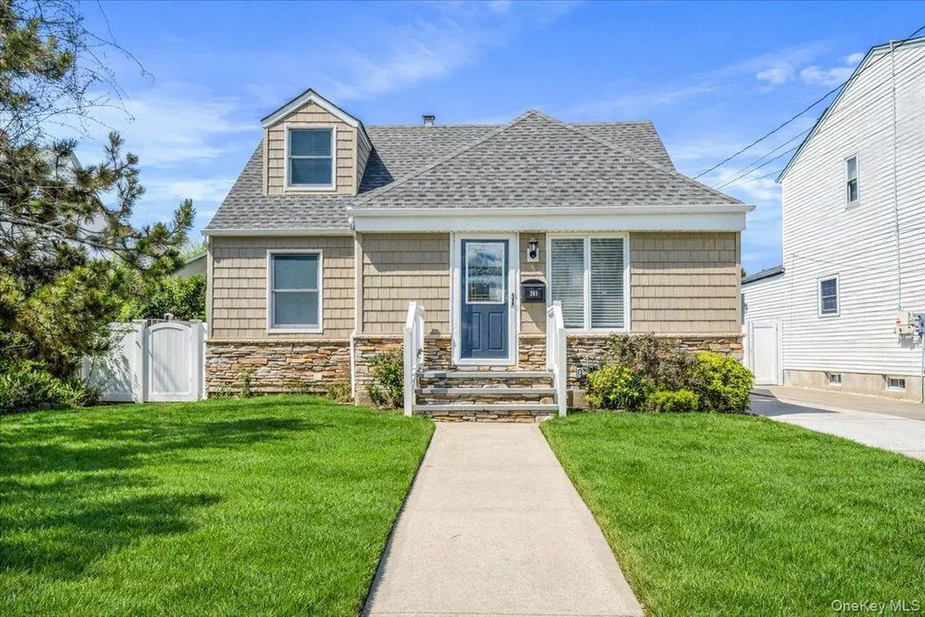 369 Yale Road, Garden City